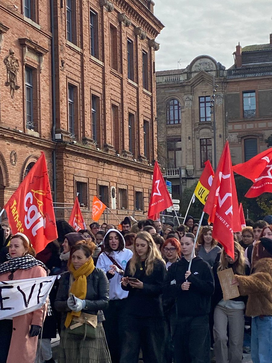 GrpCRCoccitanie's tweet photo. Les élu.e.s communistes sont aux côtés de la fonction publique mobilisée dans tous ses secteurs en région Occitanie ! Montpellier, Albi, Montauban et Beziers comme de nombreuses villes ont répondu à l'appel ! 📢🪧 https://t.co/RIKyAJOXbV