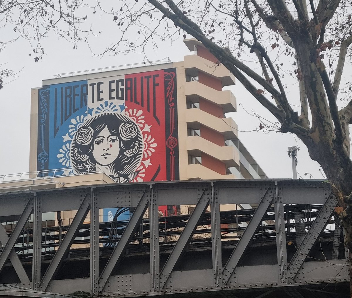 Au lendemain de la motion de censure, une manifestation massive dans la fonction publique contre l'austérité budgétaire que voulait nous imposer l'ancien gouvernement. Dans les institutions et dans la rue, la colère est partout 🔥