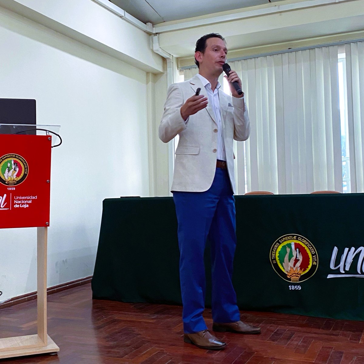 KarlosKalderonK's tweet photo. 📢💡Fue gratificante impartir la Conferencia Magistral "Transformación Digital de la Industria: Aportes desde la Robótica, la Inteligencia Artificial y el IoT", en el III Simposio de Investigación Científica organizado por la @UNLoficial.
@utplinvestiga @KentraTD -> #SimposioUNL https://t.co/VF7jAvwL2a