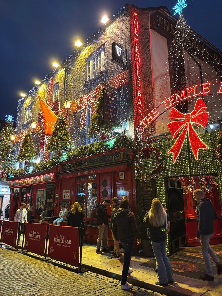 Tagga la persona con cui vorresti trascorrere il periodo prenatalizio a Dublino! 🎄

📍 Temple Bar, Dublino

 #FestiveFun #HolidaySeason #DublinVibes #ExploreDublin #DublinLife #VisitDublin #DublinChristmas #ChristmasInDublin #TempleBar #Dublin