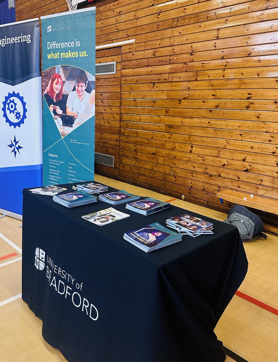 UniBradOutreach's tweet photo. It has been a busy day for our Student Ambassadors. Dee and Aleeza went to The Stephen Longfellow Academy careers fair and Sumaira and Safa went to the North Huddersfield Trust careers fair. They have all had a brilliant time talking about student life and courses at Bradford. https://t.co/NSj7ULfHdk