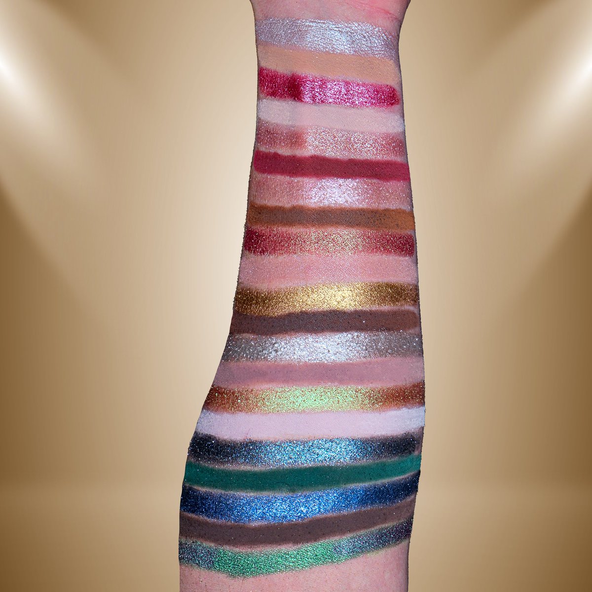 CxcBeauty's tweet photo. Our very 1st holiday collection, Holiday 2024 is LIVE NOW!

Grab the Holiday 2024 palette: $59
Sugar Cookie SlickGloss: $15
Sparkling Poinsettia Cream Lipstick: $19

Or bundle all together and save $ for $80, a $13 savings!

This is a limited edition collection so don't miss out! https://t.co/R2jlir3aaY