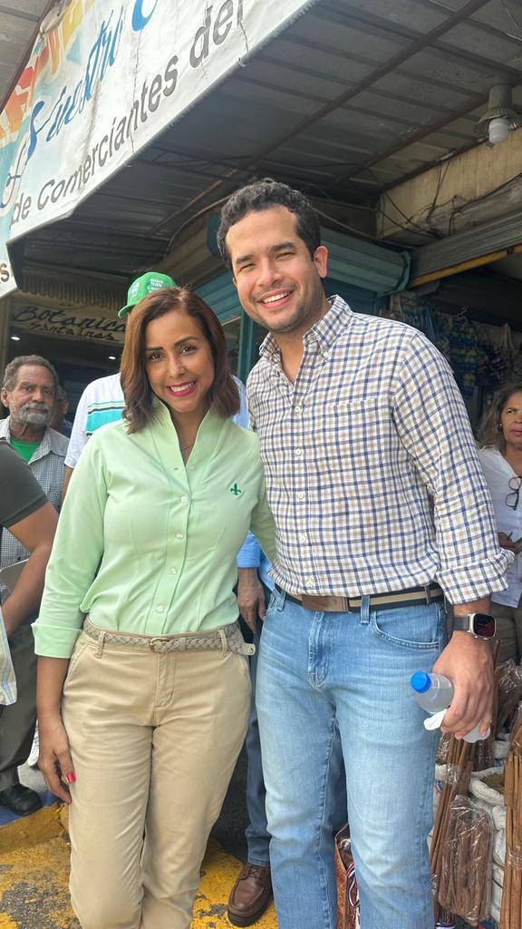 selineemendez's tweet photo. Hoy quiero felicitar de manera muy especial a nuestro senador Omar Fernández por un año más de vida. Durante los años que hemos trabajado juntos, he podido evidenciar su disciplina, compromiso y calidad humana. Es un joven que siempre busca lo mejor para nuestra gente, con un enfoque claro en el bienestar de todos.  

Su capacidad para liderar, su integridad y su incansable trabajo me llenan de admiración. Estoy segura de que seguirá construyendo un futuro brillante para nuestro país. 

¡Le deseo muchos más éxitos, salud y bendiciones ! 🥂🎂✨  

#SelinéeMéndez #OmarFernández #Liderazgo #Felicidades