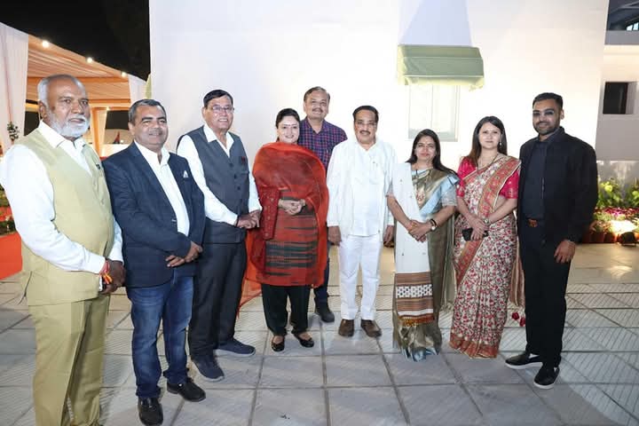 vimal_kagathara's tweet photo. વડાપ્રધાન શ્રી @narendramodi સાહેબની પ્રેરક ઉપસ્થિતિમાં કેન્દ્રીય મંત્રી અને ગુજરાત પ્રદેશ ભાજપ અધ્યક્ષ શ્રી @CRPaatil સાહેબ દ્વારા તેમના દિલ્લી સ્થિત નિવાસસ્થાન ખાતે આયોજિત સ્નેહમિલન સમારોહમાં ઉપસ્થિત રહેવાનો યાદગાર અવસર સાંપડ્યો. https://t.co/FO4R3J2lGc