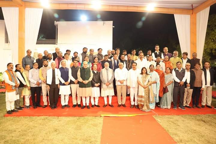vimal_kagathara's tweet photo. વડાપ્રધાન શ્રી @narendramodi સાહેબની પ્રેરક ઉપસ્થિતિમાં કેન્દ્રીય મંત્રી અને ગુજરાત પ્રદેશ ભાજપ અધ્યક્ષ શ્રી @CRPaatil સાહેબ દ્વારા તેમના દિલ્લી સ્થિત નિવાસસ્થાન ખાતે આયોજિત સ્નેહમિલન સમારોહમાં ઉપસ્થિત રહેવાનો યાદગાર અવસર સાંપડ્યો. https://t.co/FO4R3J2lGc