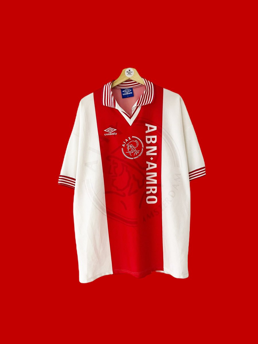 greatest_kits's tweet photo. 🔴⚪️ NEW IN 🔴⚪️

1995/96 @afcajax home shirt by @umbro - size XL 🔥

#football #shirt #ajax #newin #forsale #home #footballshirt #justdropped #free #shipping #5off #december #throwback #throwbackthursday #xmas #christmas #gift #idea #rare #90s #eredivisie #dutch #holland https://t.co/tOs3UeDrZS