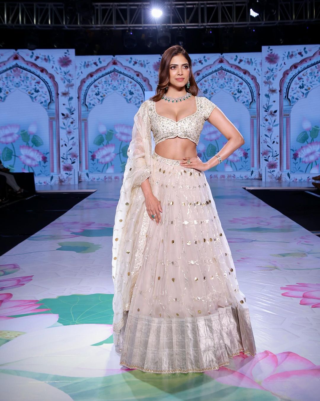 GeDBi1dWkAAcBPN?format=jpg&name=large