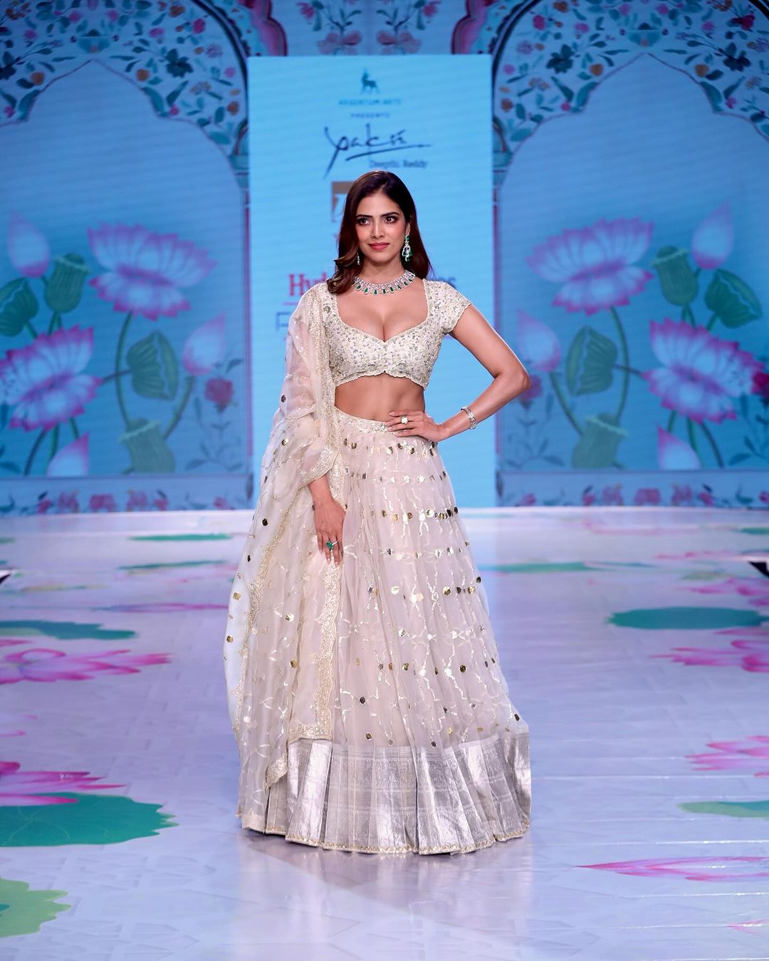 GeDBi3HXEAAJB9A?format=jpg&name=large