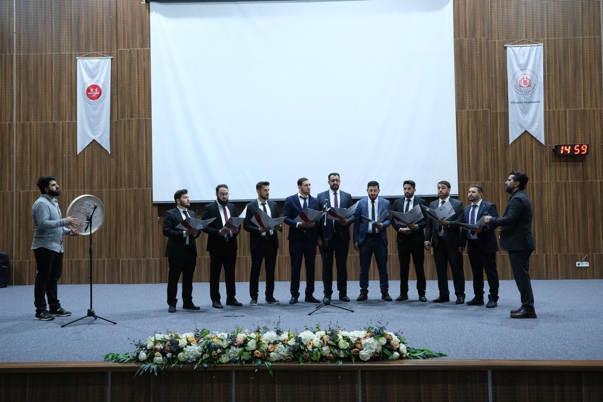 diihtisas's tweet photo. Akademi Merkezimizde Mezuniyet Coşkusu!
 Merkezimizde 2. Dönem aday din görevlilerinin mezuniyet töreni düzenlendi.
Törene Dijital Hizmetler Daire Başkanı Adil Elzerey, Diyarbakır İl Vali Yardımcısı İlyas Öztürk, Diyarbakır İl Müftüsü Celal Büyük katıldı.
https://t.co/R1UrvKGCC2 https://t.co/l8d2mfQooD