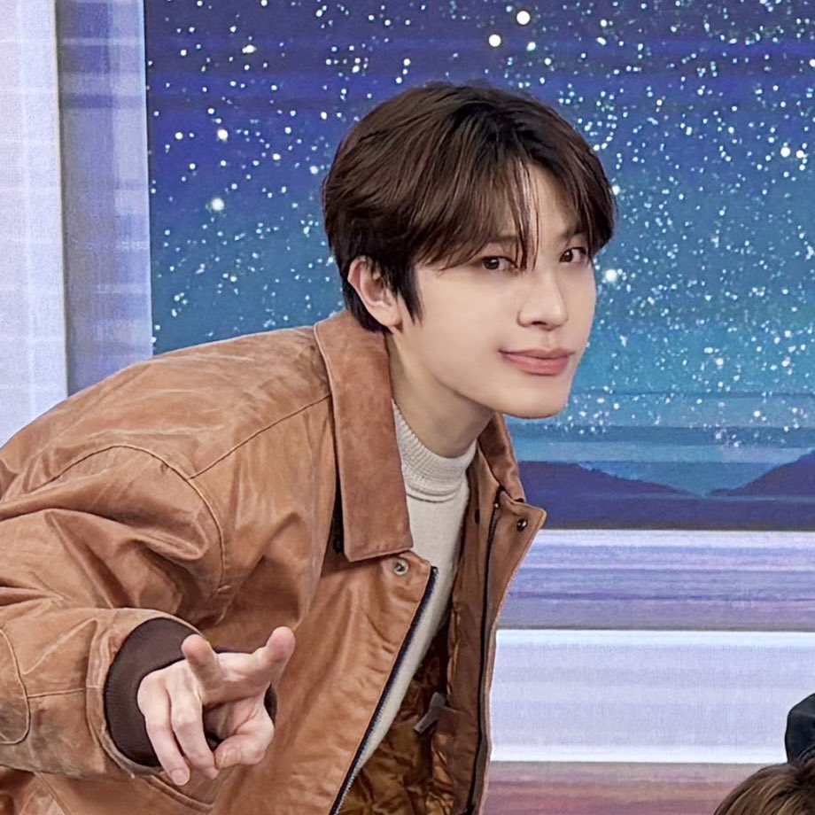 횽 tweet media