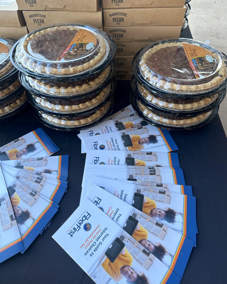 Last week, our Mesa team partnered with Exterior Homes to sponsor a Canned Food Drive benefiting Mesa Public Schools students. 
We loved being able to give back to this incredible community while also telling them about the services that FiberFirst offers 😊
#FiberFirstImmersed