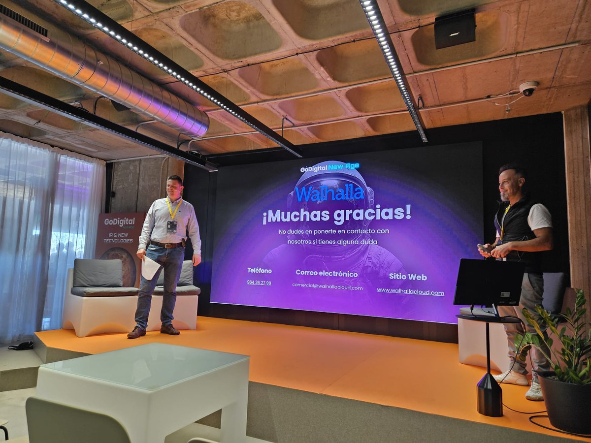 Walhalla y T2B participan en el evento GoDigital organizado por Cámara  de Comercio de Valencia el 3 de octubre en The Terminal Hub, donde Marek y Angel nos instruyen a través de una charla titulada:  Más allá de la nube, Cómo integrar y gestionar entornos multi cloud e  híbridos