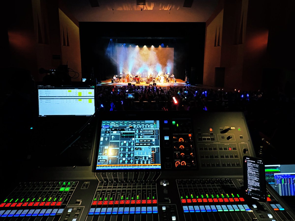 IsdWorks's tweet photo. 12/4 DefTechMicro LIVING ROOM LIVE@相模女子大学グリーンホール
2日目満員御礼
少し日程空いてからの2日目でしたが完成度がヤバいです。
楽しさMax!
弊社メインスピーカーのMeyerSound Leopardもいい音してくれてます。
#deftechmicro #Livingroomlive #tour #相模女子大学グリーンホール https://t.co/D042ymDetD