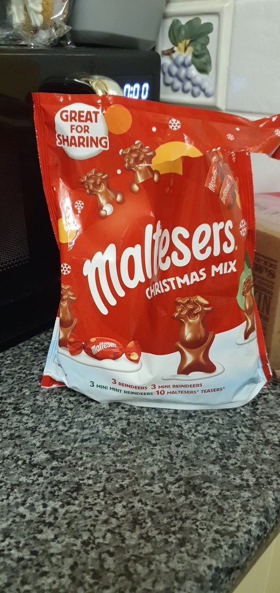 debbie_amanda's tweet photo. Really disappointed today to open some chocolate and it be spoiled through incorrect storage.  Only just bought, so not stored badly by us.  And other chocolate in the same multi- pack is all okay.  Please advise us... #Maltesers #marsconfectionery #Lidl https://t.co/VUGUhYOKBi