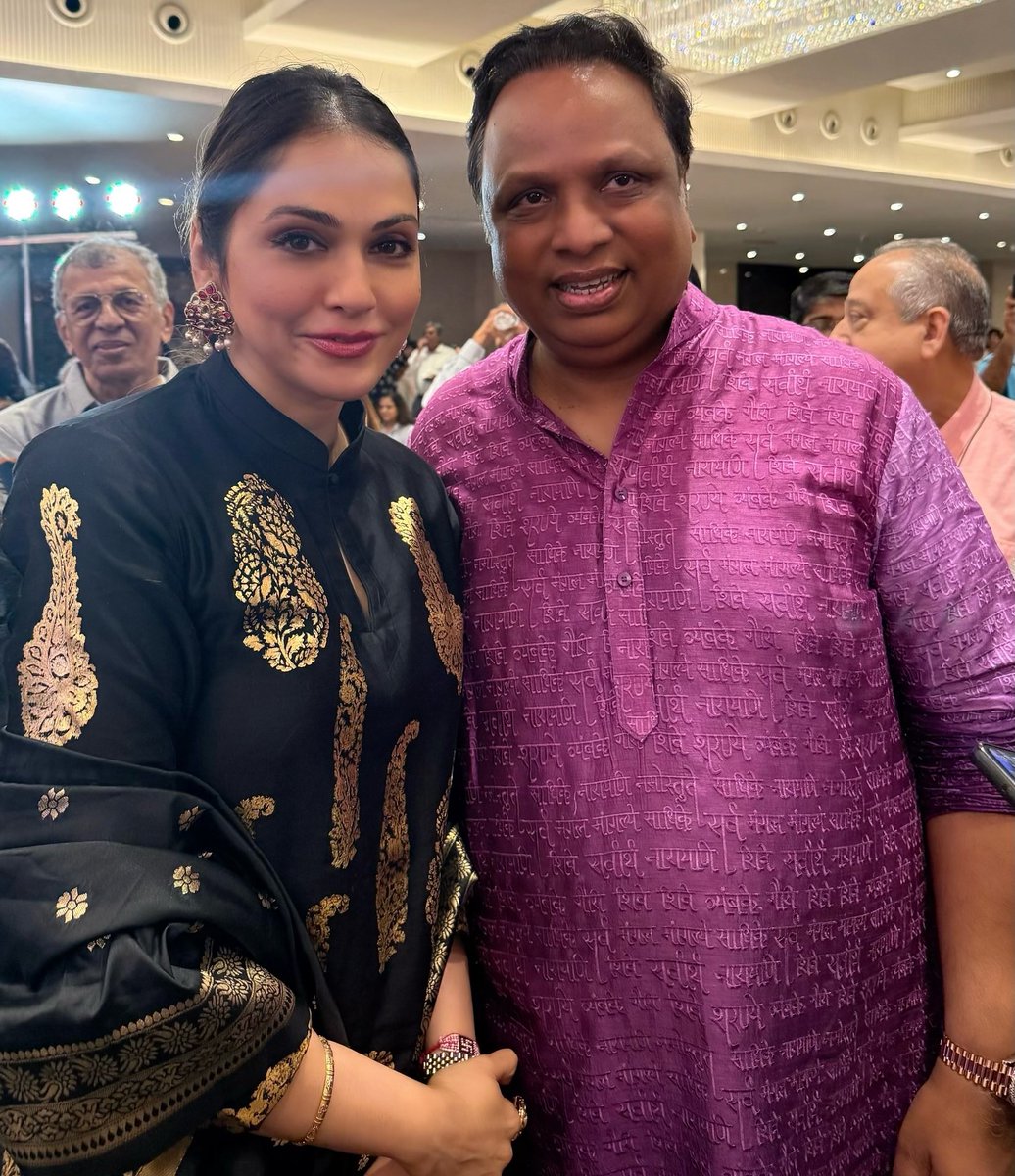 Isha Koppikar (@ishakonnects) on Twitter photo मनःपूर्वक अभिनंदन MLA <a href="/ShelarAshish/">Adv. Ashish Shelar - ॲड. आशिष शेलार</a> ji. Three years and counting! 🙏🏼 मनःपूर्वक अभिनंदन MLA <a href="/ShelarAshish/">Adv. Ashish Shelar - ॲड. आशिष शेलार</a> ji. Three years and counting! 🙏🏼