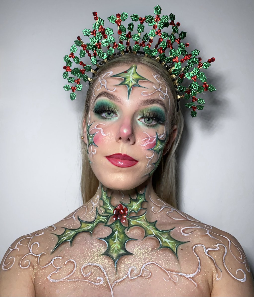 leahcomptonn's tweet photo. HOLLY GODDESS ❣️✨👇🏼
@nyxcosmetics_uk Face Primer Glue
@plouise_makeup_academy Rumour base 
@JeffreeStar Blood Money palette 💴 
@karlacosmetics Lagoon Waves Highlighter 
@elfcosmetics Black liquid liner 
@CTilburyMakeup Flawless foundation 
@urbandecayuki Moondust 
#makeup #mua https://t.co/9iqPfftrvu