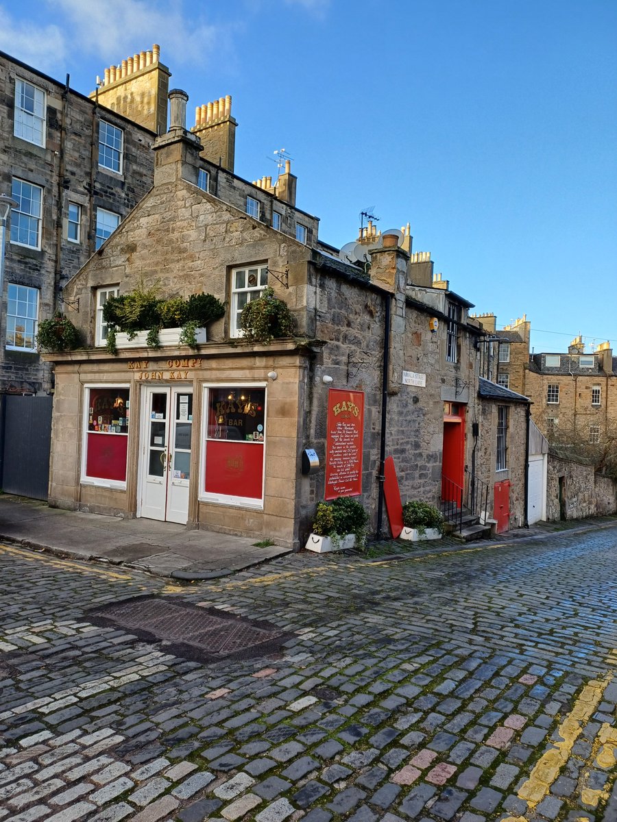 auty_john's tweet photo. Back in Auld Reekie sampling a few. 🥃🏴󠁧󠁢󠁳󠁣󠁴󠁿🍻👍
#hmfc #sufc https://t.co/KJhP3DoXt7