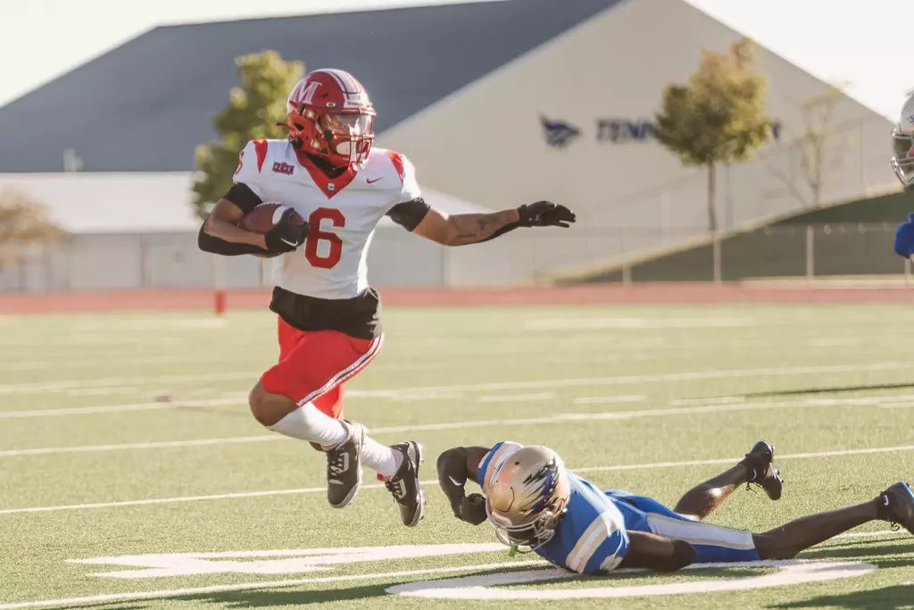 After speaking with <a href="/CoachJenk1/">Chris Jenkins</a> I am excited to announce I have officially received an offer from <a href="/MACBulldogsFB/">McPherson Football</a> !

#GOBULLDOGS

<a href="/scbruinfootball/">Santa Clara High School Football</a> <a href="/coachngifford/">Nelson Gifford</a> <a href="/CSAPrepStar/">PREPSTAR</a> <a href="/GetSportsFocus/">GetSportsFocus</a>