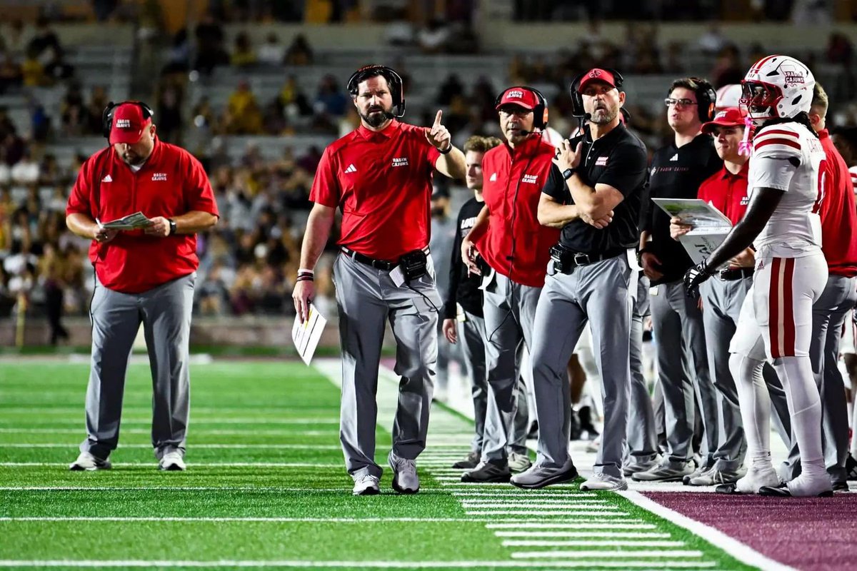 JFitzTV's tweet photo. .@RaginCajunsFB sees a league-high 15 players named on the All-Sun Belt Team

Head Coach Michael Desormeaux also wins Coach of the Year

QB Ben Wooldridge wins Offensive Player of the Year 

1st team: 
Landon Burton
AJ Gillie
Terrance Carter
K.C. Ossai 
Kenneth Almendares

⬇️⬇️ https://t.co/0WRlUHJSt6