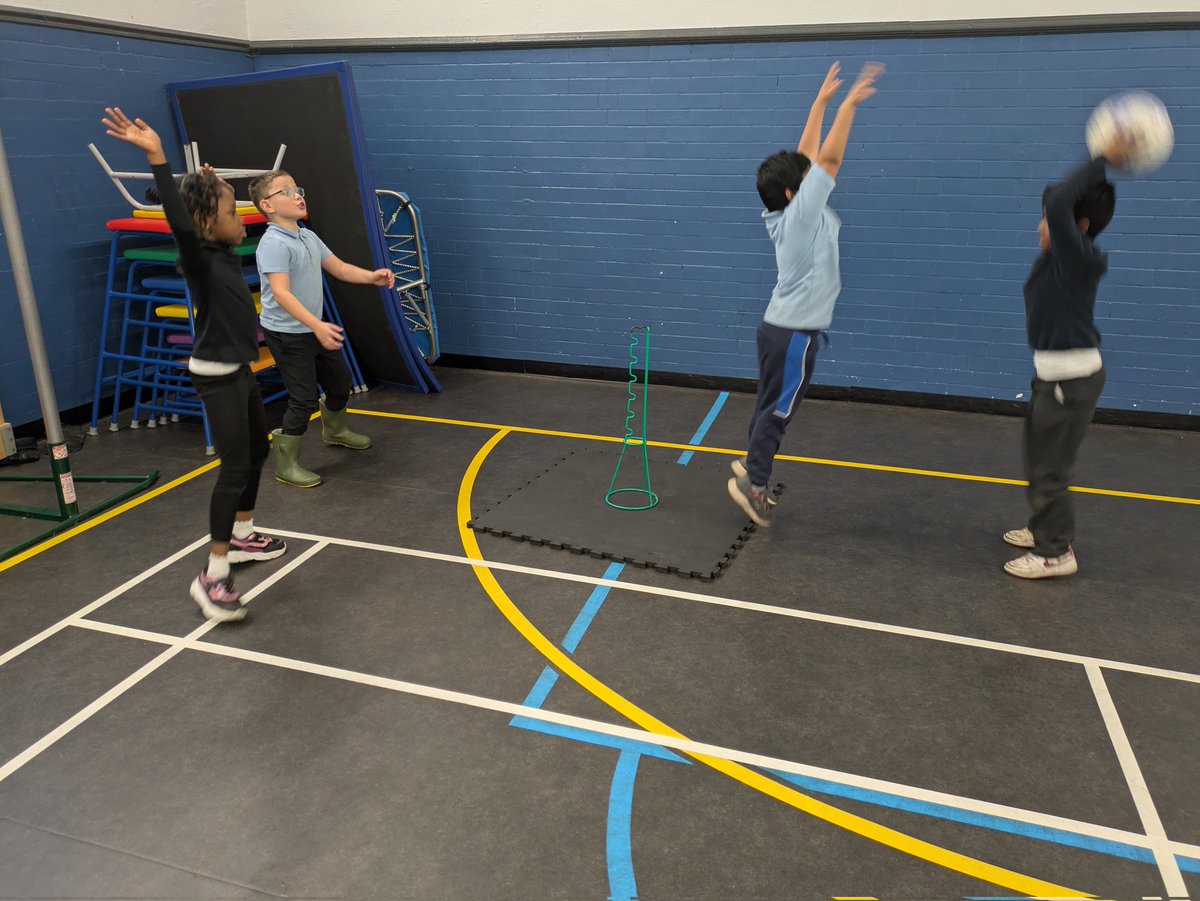 miss_mcgettigan's tweet photo. We were working hard on coordination, problem solving and decision making during today's Invasion Games at PE. Thanks to Mr Penman for sharing, they were great fun! ππ»ββοΈβΉπ»ββοΈπ€Ύπ»ββοΈ#PEPASS https://t.co/hitG2CbqES
