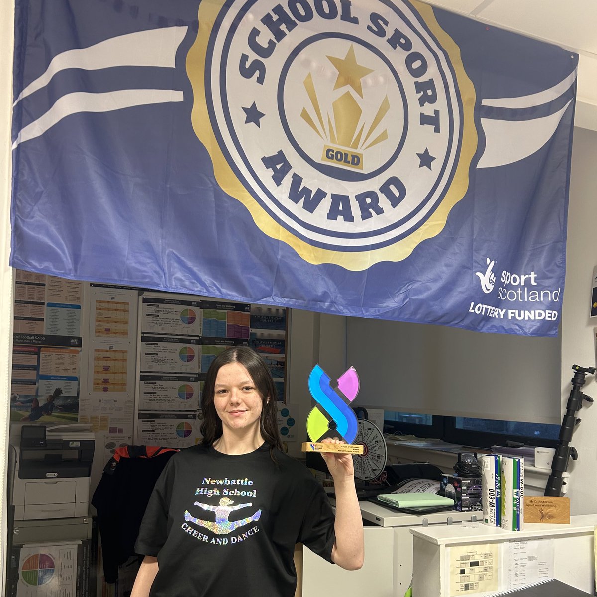 🏆Pupils could not wait to get their hands on the trophy today!

🧡Everyone is so proud.

#ScottishSportsAwards24