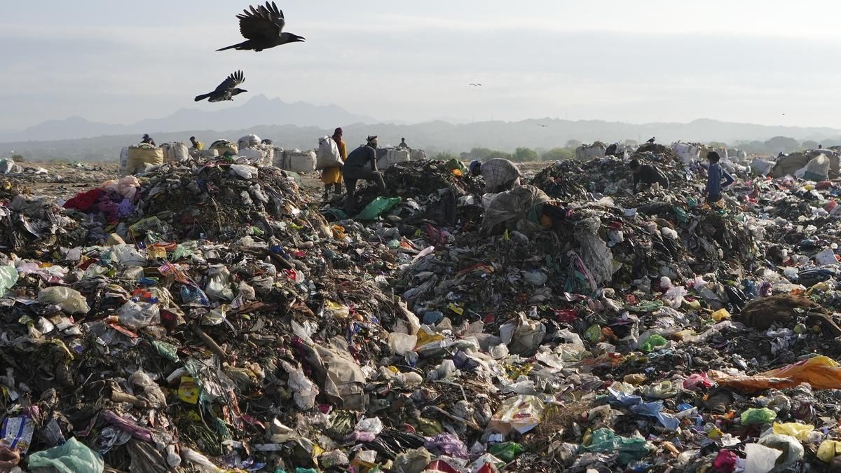 INC-5 plastic legally binding negotiations failed Similarly to climate talks, question for India is not to be against fighting plastic pollution. Fighting plastics demand to think harder about what alternatives are on the table. 

buff.ly/49ddAs6