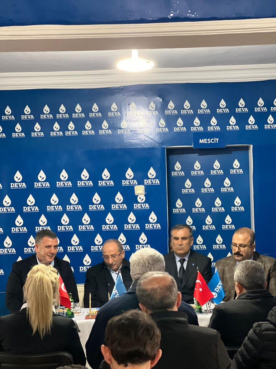 devabingol12's tweet photo. Genel Merkezden gelen misafirlerimizi ağırladık. İl ve ilçe yöneticilerimiz yapılan istişare toplantısı hayırlara vesile olmasını dileriz. Nazik ziyaretlerinden dolayı kendilerine teşekkür ederiz. İstanbul Milletvekilimiz Sayın @medeniylmz  @UmutDayanan @mesutgunaydin12 https://t.co/xmZrX2mVQC