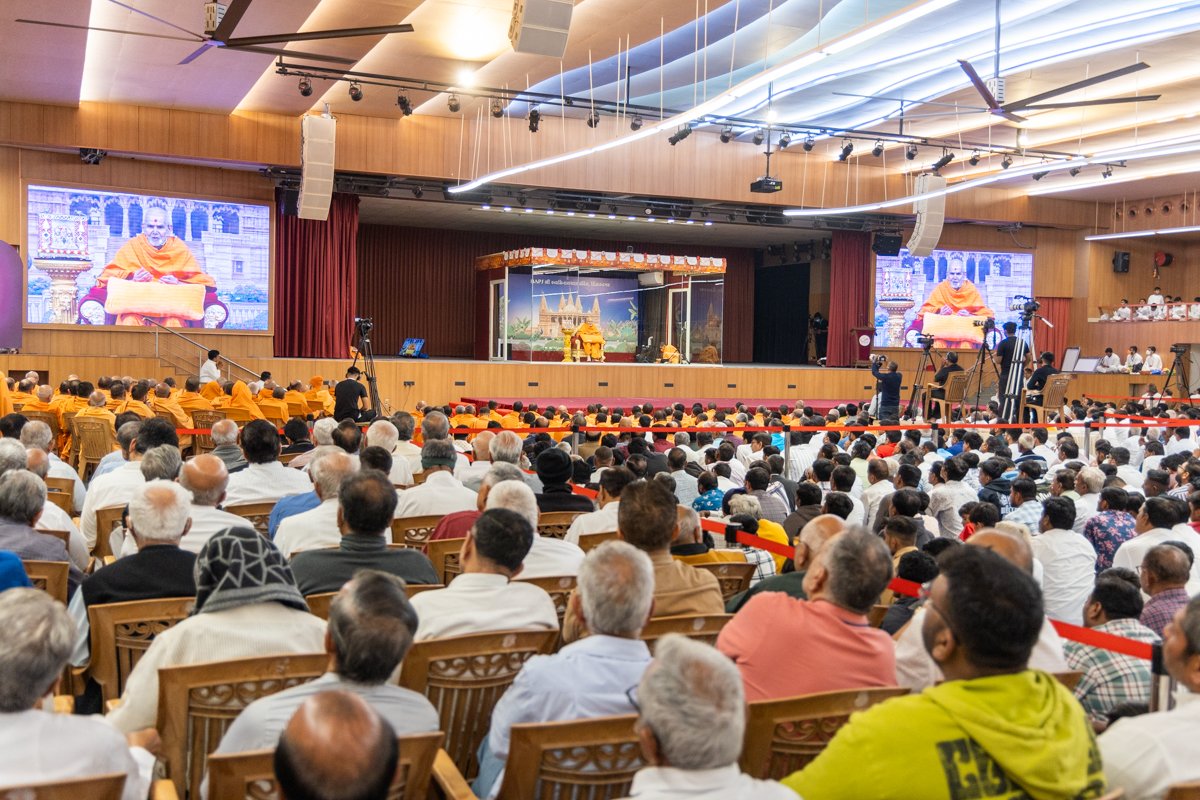 KadamPrajapati's tweet photo. Evening Sabha; Dec 4, 2024 https://t.co/sfkJMDGTCm