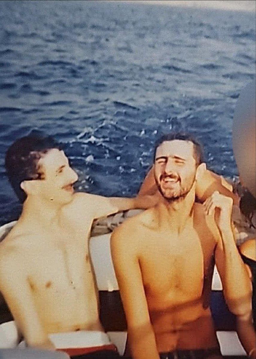 #بشار_الأسد طلع لوطي وفرخ 
#حماه