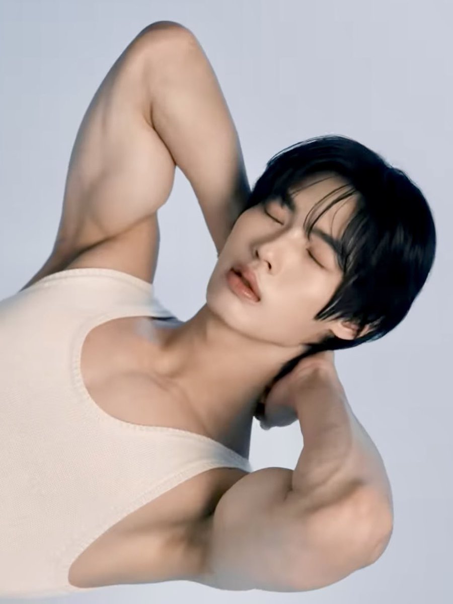 suho_jinyoung's tweet photo. win metawin for dazed korea 💪🏻 https://t.co/M81nfUxdQu