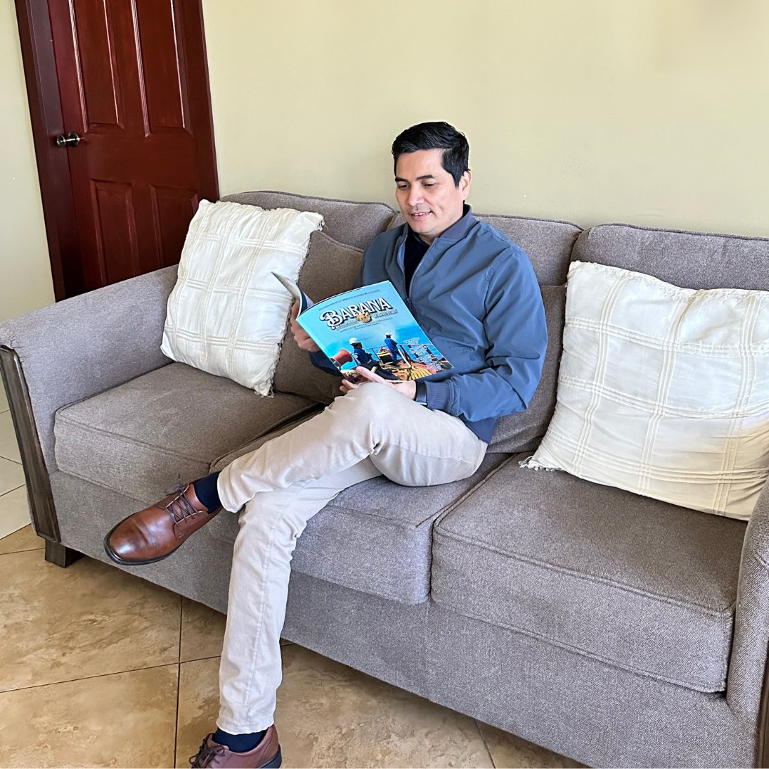 MarinaHonduras's tweet image. 🌊 Barana: La voz del mar hondureño 🌊

Revista semestral de la Marina Mercante, destacando raíces marítimas, logros e iniciativas del sector. ⚓ Inspirada en la palabra garífuna “mar,” refleja identidad y progreso.

📖 Lee en: marinamercante.gob.hn/barana-revista…
#Barana