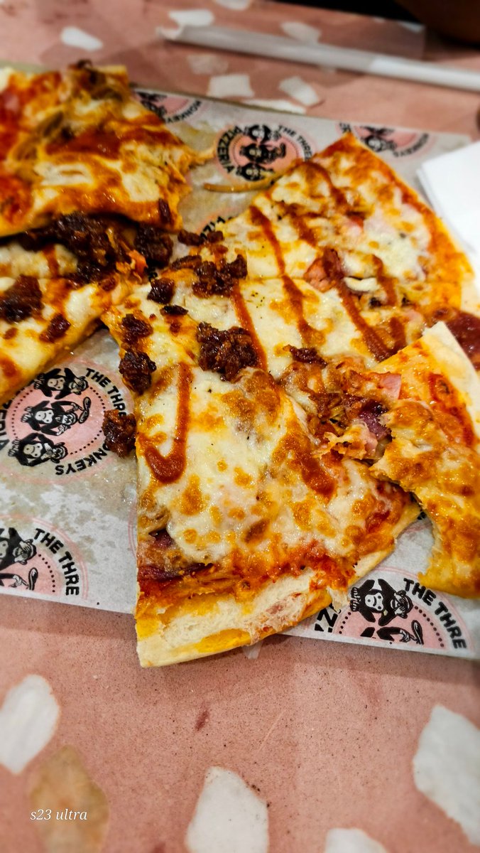 mudharaRoy's tweet photo. @happie_Mu Their pizza is 🔥,  prices are reasonable too. https://t.co/DgPLaUsAVs