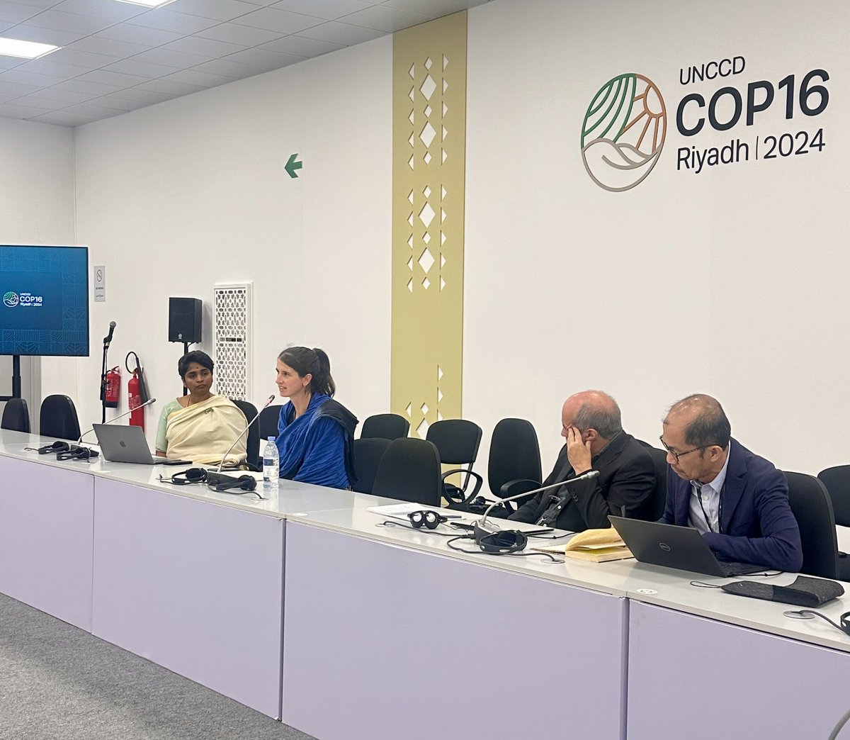 cpsavesoil's tweet photo. 🌍 Can we secure enough food for 10 billion people by 2050?

At UNCCD #COP16, a groundbreaking policy brief was presented, endorsed by 60 NGOs, to avert a looming food and soil crisis.

Key Highlights from the Brief:

📌 Support for farmers: Enhanced funding for regenerative agriculture is essential to rebuild soil health and secure livelihoods.
📌 Global restoration efforts must include all geographies, ensuring equal prioritization for Asia, the Americas, and Africa.
📌 Prevention is critical: Restoring lands not yet severely degraded is cost-effective and accelerates outcomes.

“If we want food for our children in 25 years' time, greater resources and effort need to be invested in restoring lands not yet severely degraded, along with desertified lands,” stated Praveena Sridhar, Chief Science and Technology Officer, Save Soil.

This policy brief is a clarion call to act now to revitalize the world's dying soil, which will ensure food security, climate resilience, and biodiversity for future generations.

@UNCCD @COP16Riyadh

#SoilFirst #COP16Riyadh #SaveSoil