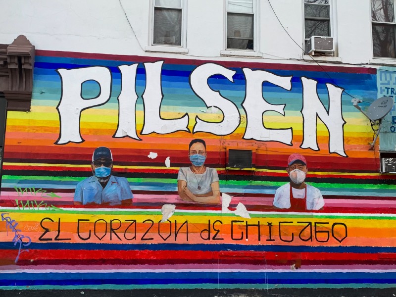 EPrzybylsk44546's tweet photo. During the height of the pandemic in 2020 Chicago based artists Pablo Serrano and Mateo Zapata painted this mural depicting essential workers in the neighborhood to highlight their importance in the community.

#uicdigital #chicago #streetart https://t.co/SyUa0kIWWa