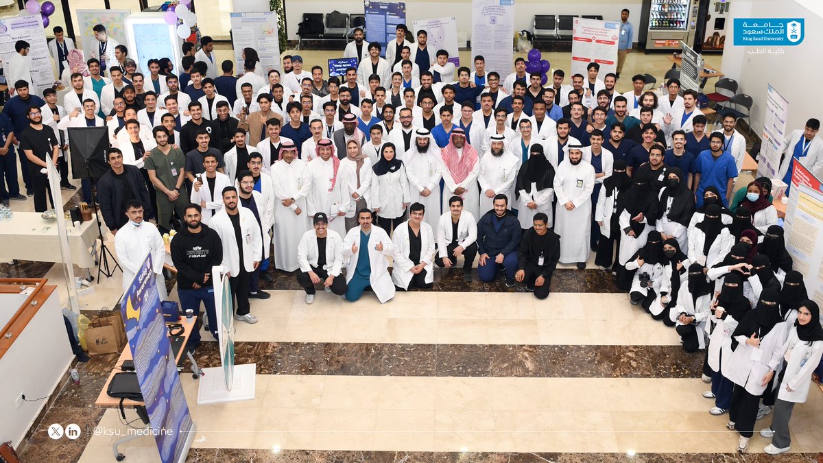 تزامنًا مع #يوم_التطوع_السعودي_والعالمي، نظم قسم التعليم الطبي بالتعاون مع قسم طب الأسرة والمجتمع في #كلية_الطب النسخة الثالثة من المعرض الطلابي لمشاريع التطوع الصحي تحت عنوان "غرس ونماء"، ضمن مقرر المهنية الطبية. يهدف هذا المعرض إلى استعراض المبادرات الطلابية في مجال الخدمة