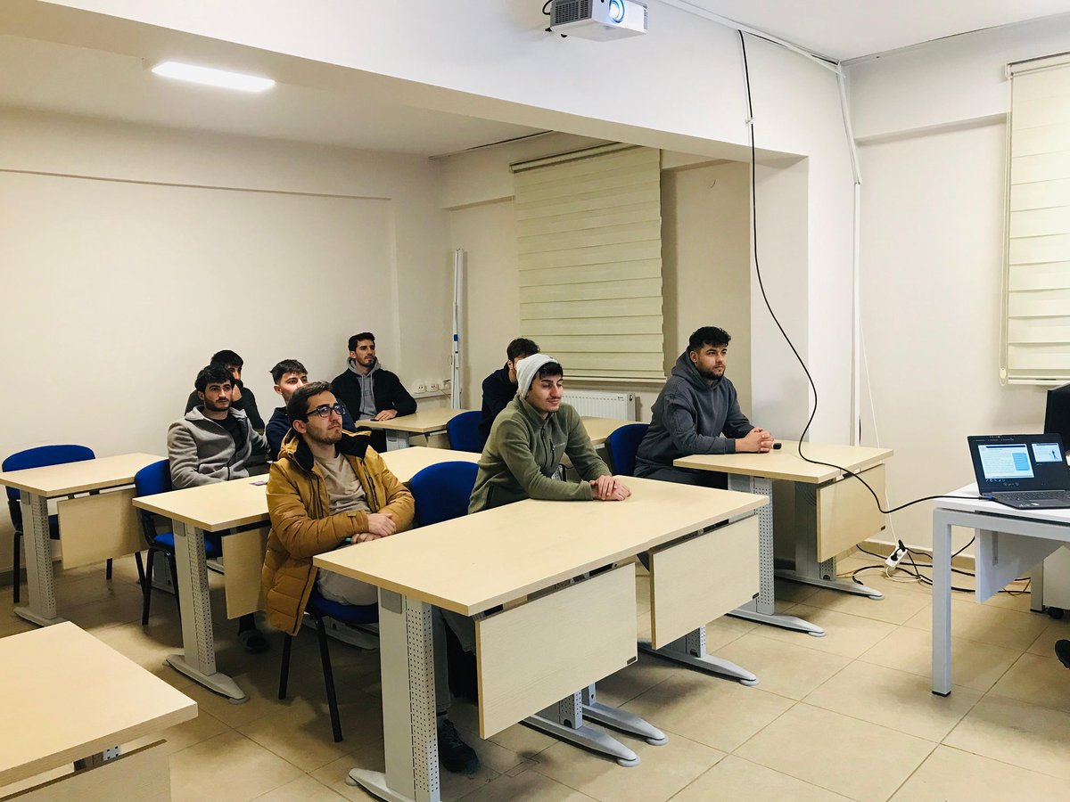 ErzurumKYGM's tweet photo. 📍Aziziye Yurt Müdürlüğü

Psikoloğumuz Yunus Sucu’nun rehberliğinde “Kaygı Yönetimi Atölyesi” devam ediyor. Öğrencilerimize stresle başa çıkma yöntemleri ve kaygıyı etkili bir şekilde yönetme becerileri kazandırmayı amaçlayan bu atölye, yoğun ilgi görüyor. https://t.co/5UFTVsxxr5