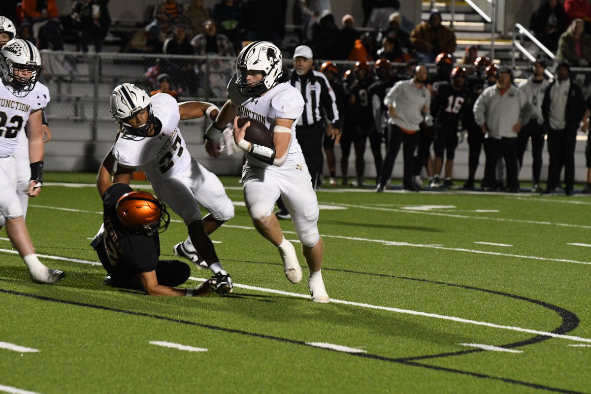 MrBowtie1982's tweet image. Am at Shiner-Junction Thu.  Shiner is used to playing in December while Junction is in the quarters for the 1st time. Junction's Aidan Cardwell is a great 2-way player &amp;amp; going to UIW.  Should be fun game. Way more fun than listening to Aaron Rodgers complain about his teammates.…