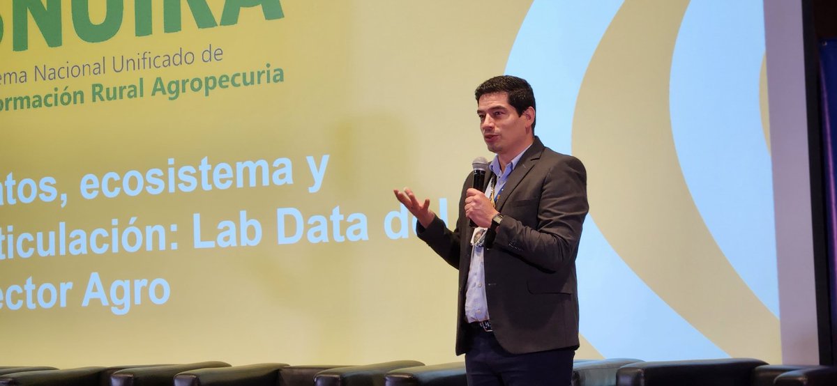 UPRAColombia's tweet photo. #AEstaHora| Avanza el segundo día de #AgroTIC 2024 con la presentación de @faboacevedo de la #UPRA denominada: "Transformación Digital y Gobierno Digital UPRA - Laboratorio de
Ciencia de Datos del Sistema Nacional Unificado de Información Rural Agropecuario
- #SNUIRA".
Avanza la planificación del campo con tecnología y análisis de datos 💪🏻🌾🌄
#GobiernodelCambio #potenciadelavida #RevoluciónporlaVida