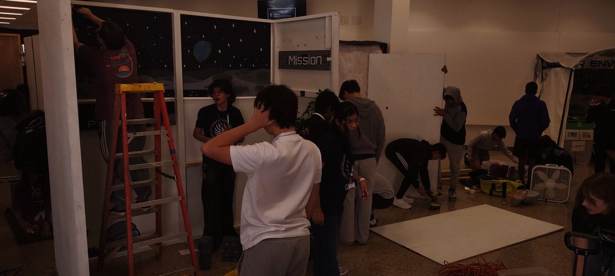 KHSBestRobotics's tweet image. UIL BEST Robotics State Championships Booth Setup Day #LowG @BESTTexRobotics @BESTRobotics