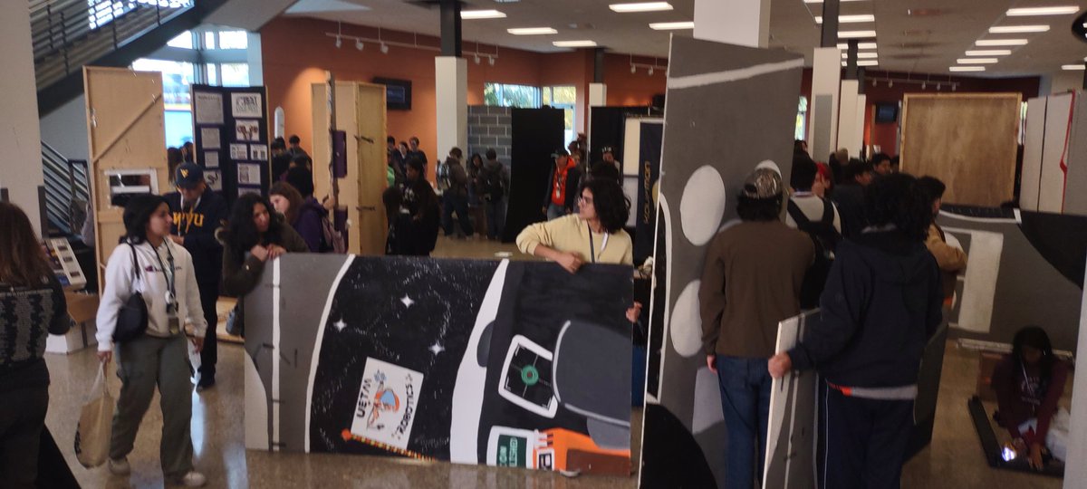 KHSBestRobotics's tweet image. UIL BEST Robotics State Championships Booth Setup Day #LowG @BESTTexRobotics @BESTRobotics