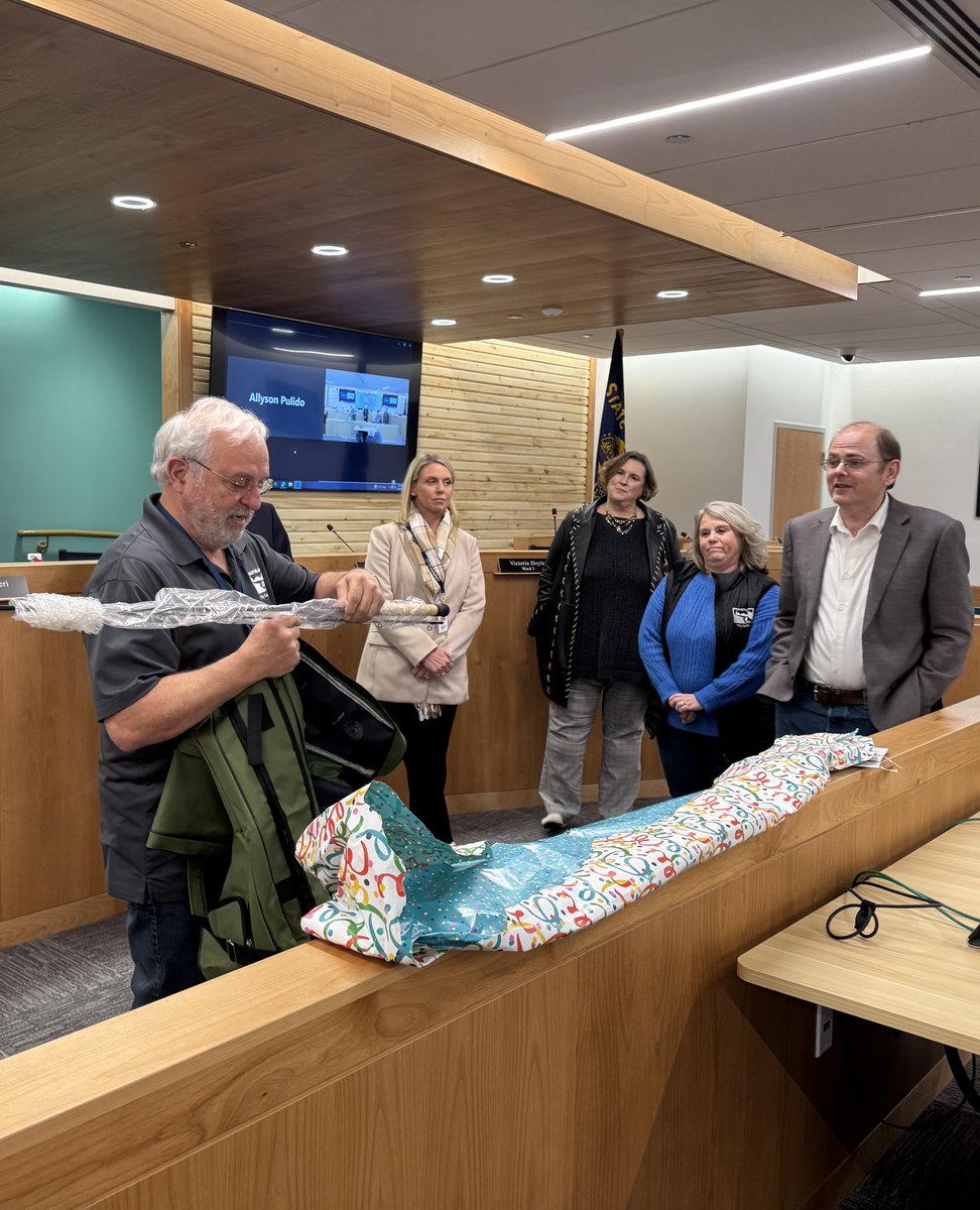 cityspfldoregon's tweet photo. 🎉 Honoring Councilor Joe Pishioneri! On Monday, we celebrated his service to Springfield at his final City Council meeting. From Ward 6 rep to committee leader, his contributions leave a lasting impact. Thank u Joe; best wishes in yr next chapter! 💙 #ThankYouJoe #SpringfieldOR https://t.co/dE2R67MDkw