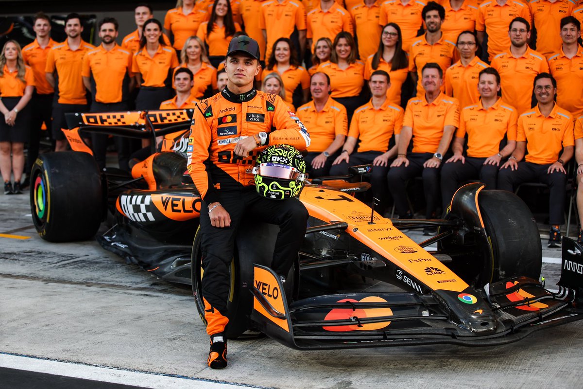 boniphoto_'s tweet photo. Last team pictures of the season π
| π· #boniphoto / #DPPI | #F1 https://t.co/mOU527cKTu