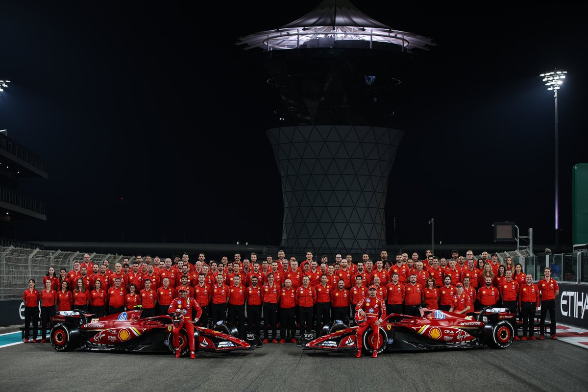 boniphoto_'s tweet photo. Last team pictures of the season π
| π· #boniphoto / #DPPI | #F1 https://t.co/mOU527cKTu