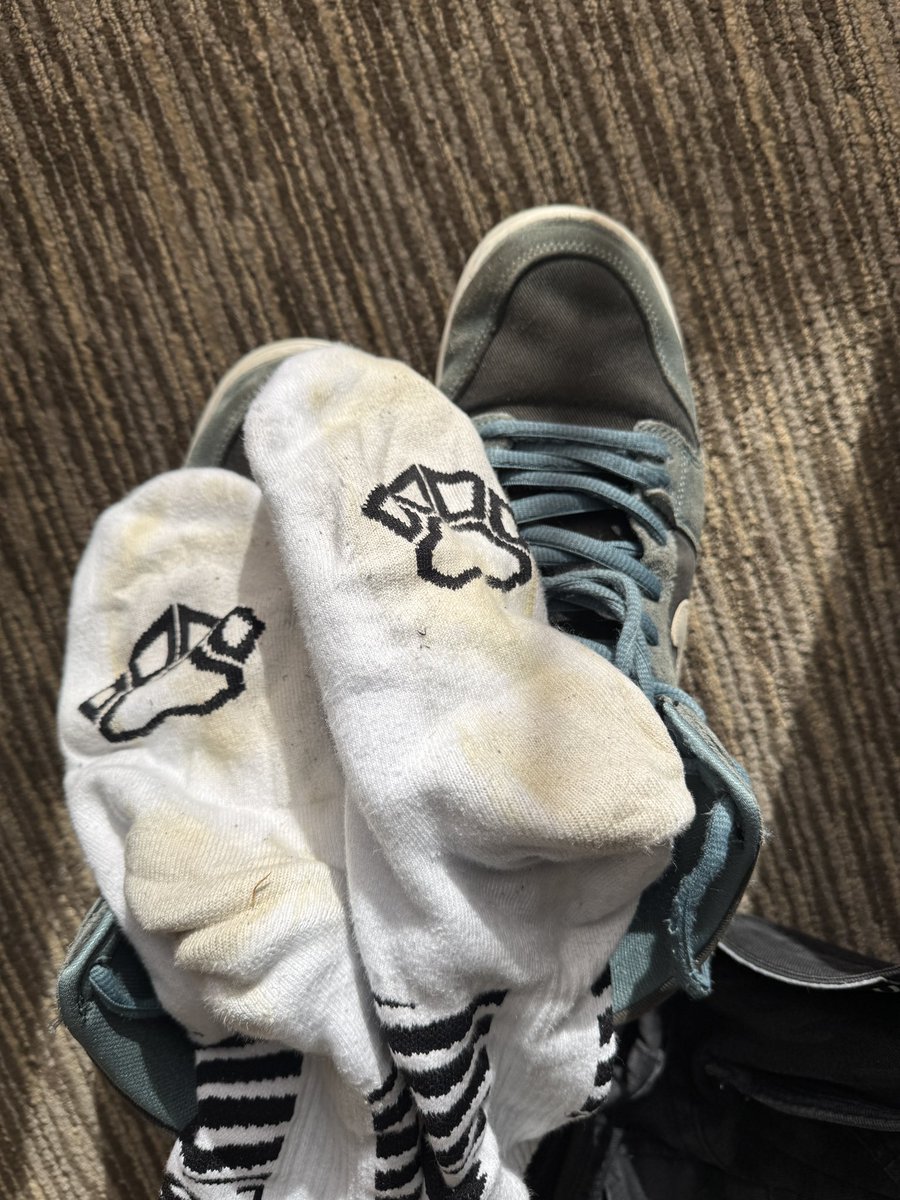 yourpawsmyface's tweet photo. One day at the con and they look like this already!!
#socks #sockfetish #sweatsocks https://t.co/sFVXMkzp5a
