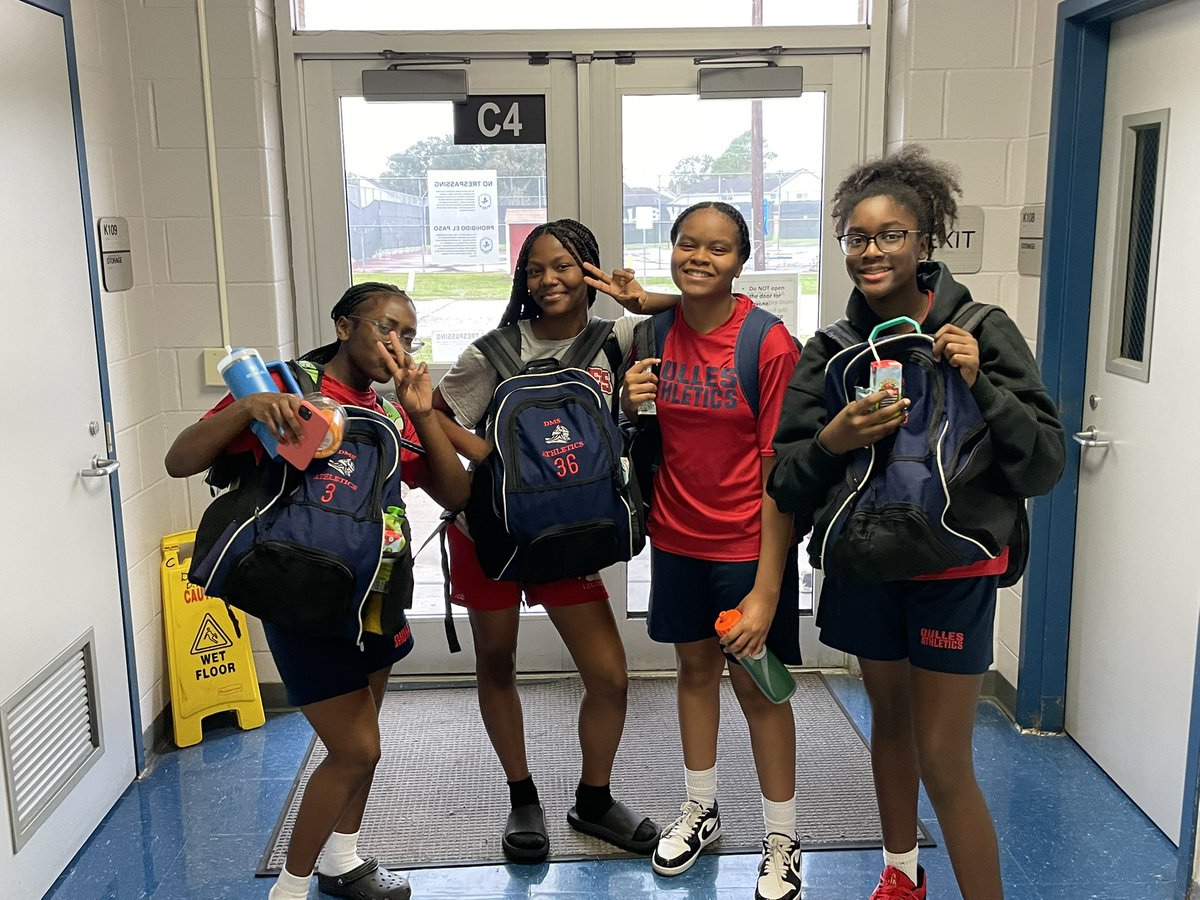 ChristinaJamer4's tweet photo. Gotta love it when you have your @DMS_Vikings girls basketball players come up to practice with the freshmen. Thanks for coming out ladies! #550Strong #ProtectTheShip #BuildingBonds @DHS_Vikings @DHSAthletics550 https://t.co/WNA3ZRxlLY