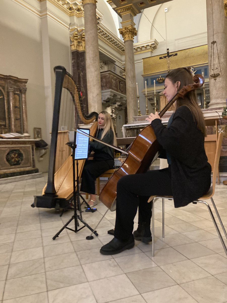 CityLdnSinfonia's tweet photo. We had a wonderful festive concert today at @StJohnsHospice. Caroline Welsh (flute), Abi Hyde-Smith (cello), and Olivia Jageurs (harp) delighted patients, hospice staff, and family members with festive pieces from around the world. https://t.co/03UWhNd3Co