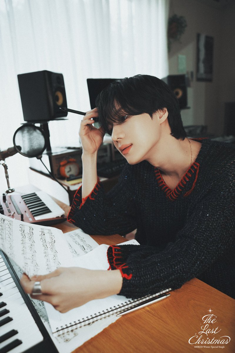 taemindiscord's tweet image. Christmas came early! 😍🎄

Taemin’s teaser photos from the #100RED winter special single ‘The Last Christmas&apos; are here 🎁 

Mark your advent calendars!
🗓️2024. 12. 10. ⏰6PM KST

#태민 #TAEMIN  #テミン #泰民 @TAEMIN_BPM #The_Last_Christmas