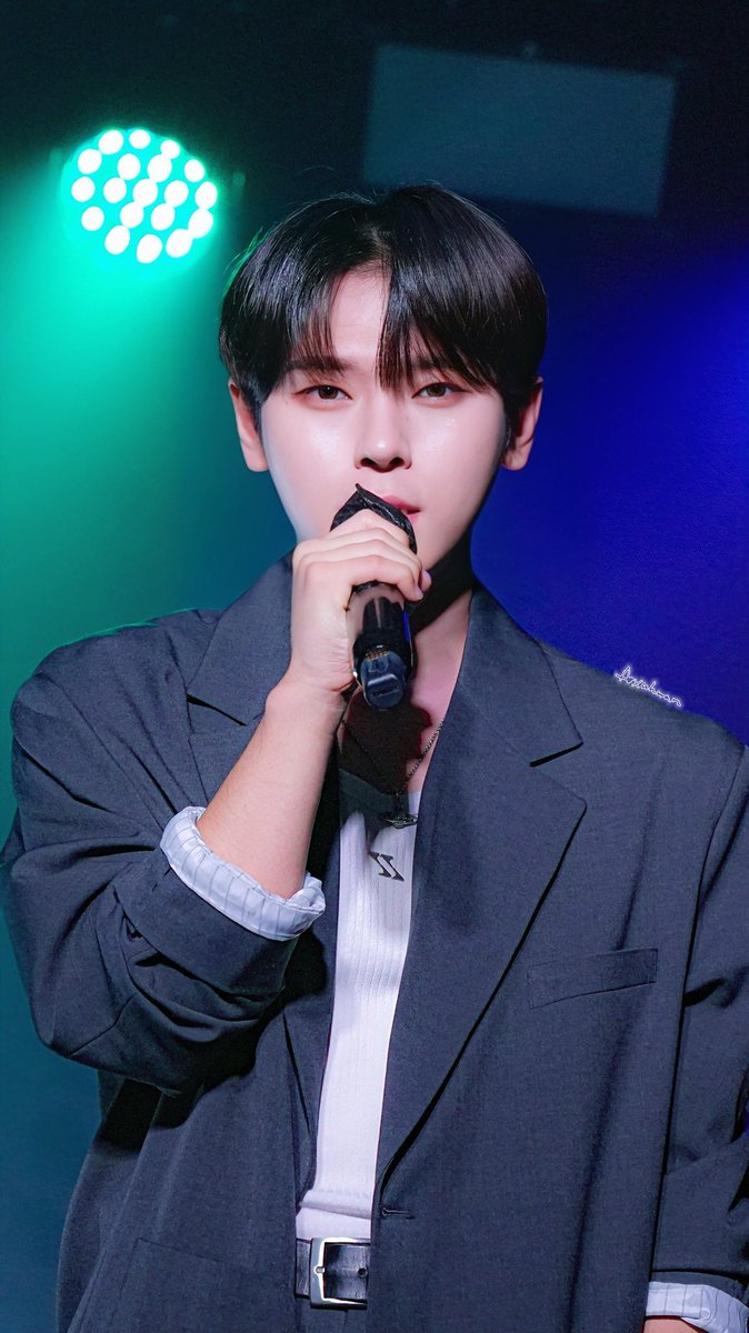 su_93h's tweet photo. 2024.10.04 2부
WATERFIRE LIVE IN JAPAN
📷️:최수환
🎤 ditto -New Jeans-
少し表情が違うだけでも雰囲気が変わるスファンの七変化
@suhwanez
@Weare_WATERFIRE
#최수환 #choisuhwan #チェスファン #수환 #suhwan #スファン #워터파이어 #waterfire #buildu https://t.co/aEvfs7yzGg