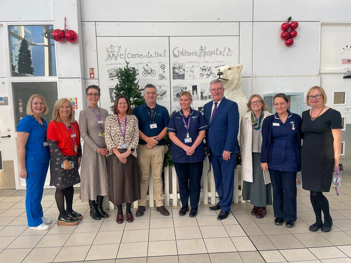 healthdpt's tweet photo. The Health Minister attended the Christmas lights switch-on at the Royal Belfast Hospital for Sick Children 🎄
Minister Nesbitt was helped by Holly and Santa to bring some festive spirit to the hospital 🎅 @BelfastTrust https://t.co/nN0wd4icYo