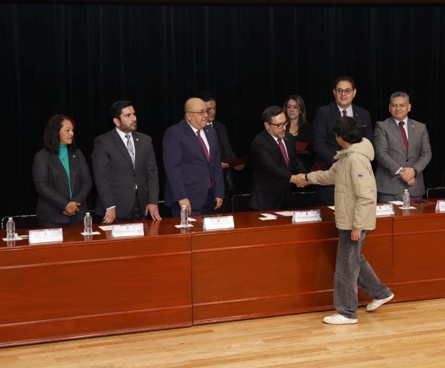 IPN_MX's tweet photo. 🏆Hoy premiamos a los alumnos destacados del nivel medio superior que lograron sobresalir en los #JuegosInterpolitécnicos, #ProyectoAula, #MejoresTesis, #Hackatón y otros concursos nacionales e internacionales. Su compromiso y tenacidad nos inspiran a todos. ¡Felicidades!
@dems_ipn